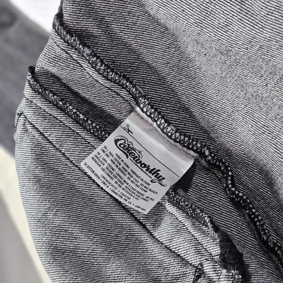 Beetlejuice Cakeworthy Jean Jacket Dark Grey Wash Denim Size Medium 100% Cotton - Picture 16 of 16